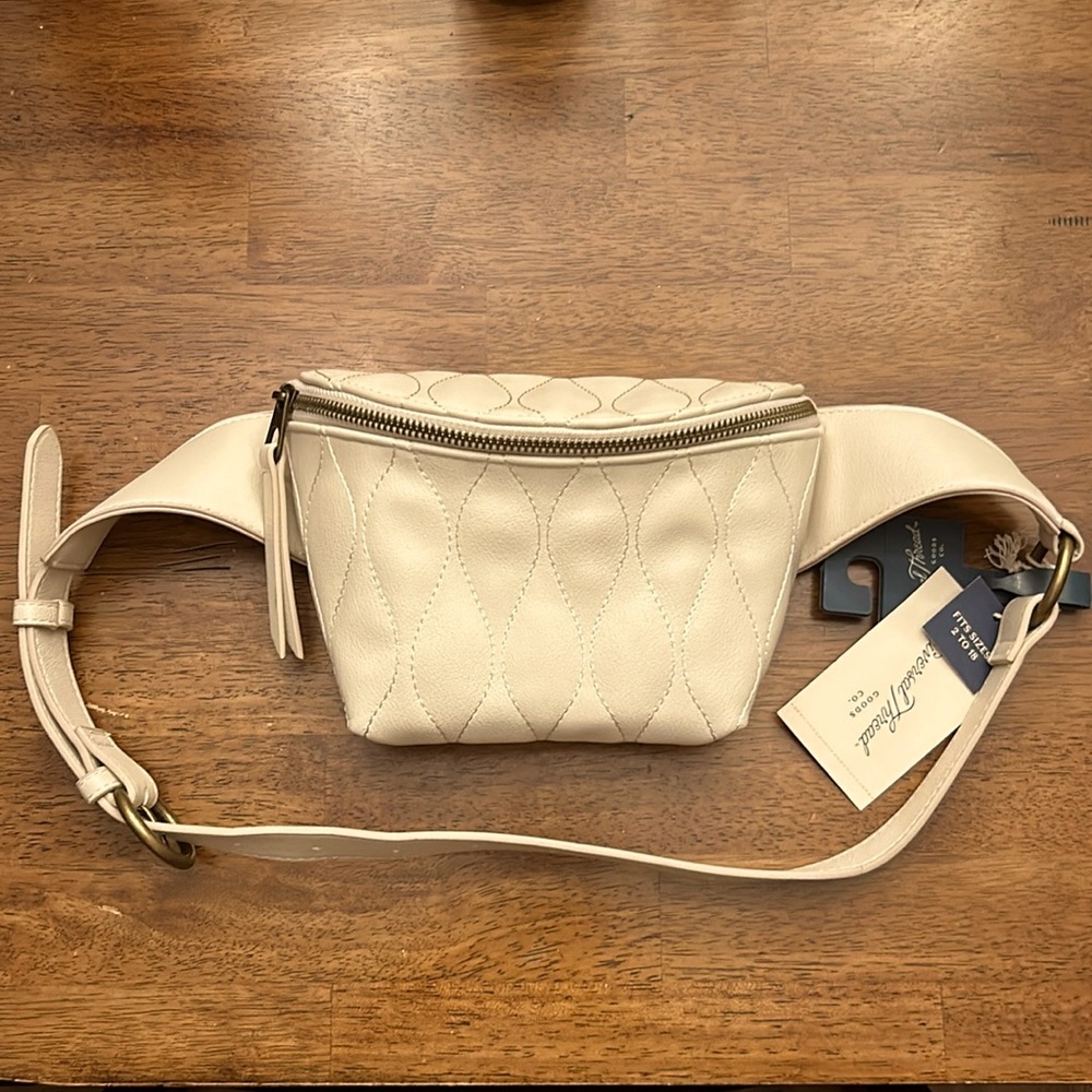 NWT universal thread quilted belt bag